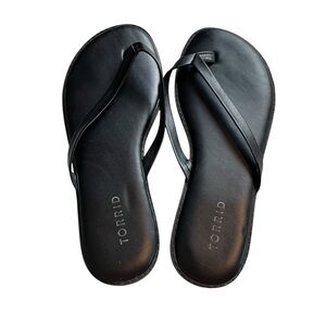 Torrid Black Strappy Flip Flop Sandals Women’s Size 8W